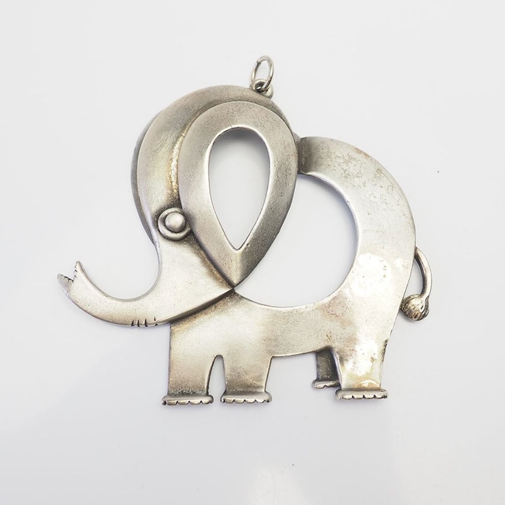 Cute large vintage silver tone metal elephant animal pendant